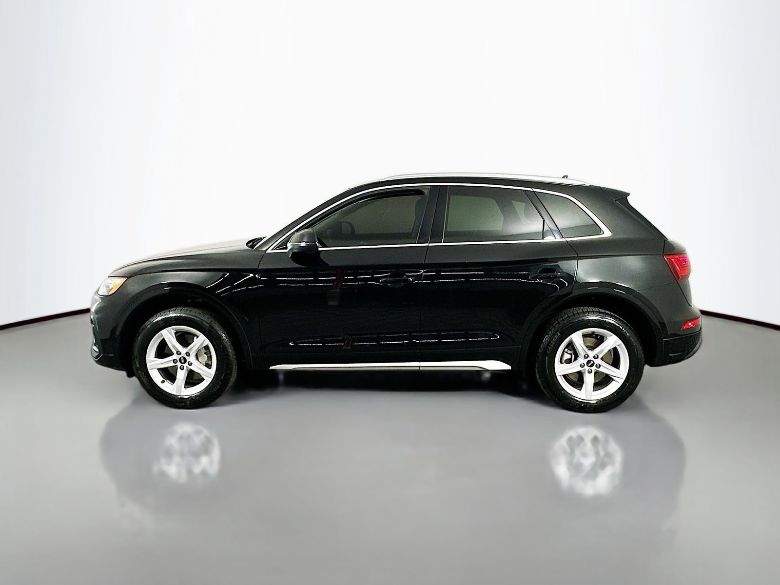 Used 2023 Audi Q5 2.0T Premium w/ Convenience Package image 6
