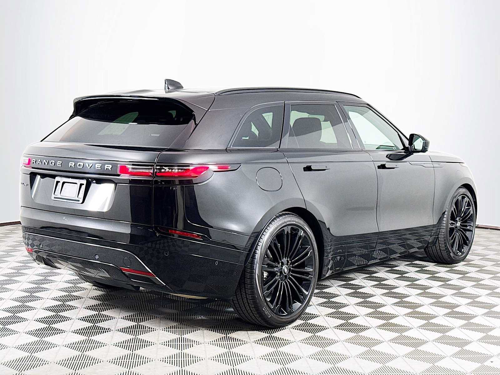 Used 2026 Land Rover Range Rover Velar Dynamic SE AWD/4WD image 5