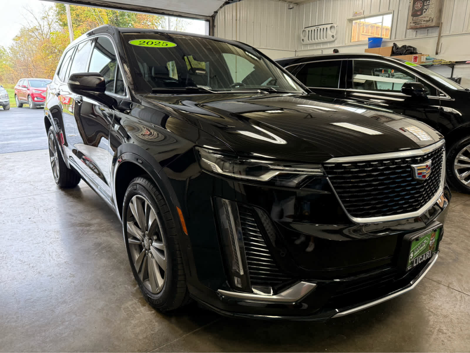 Used 2025 Cadillac XT6 Premium Luxury w/ Technology Package image 3