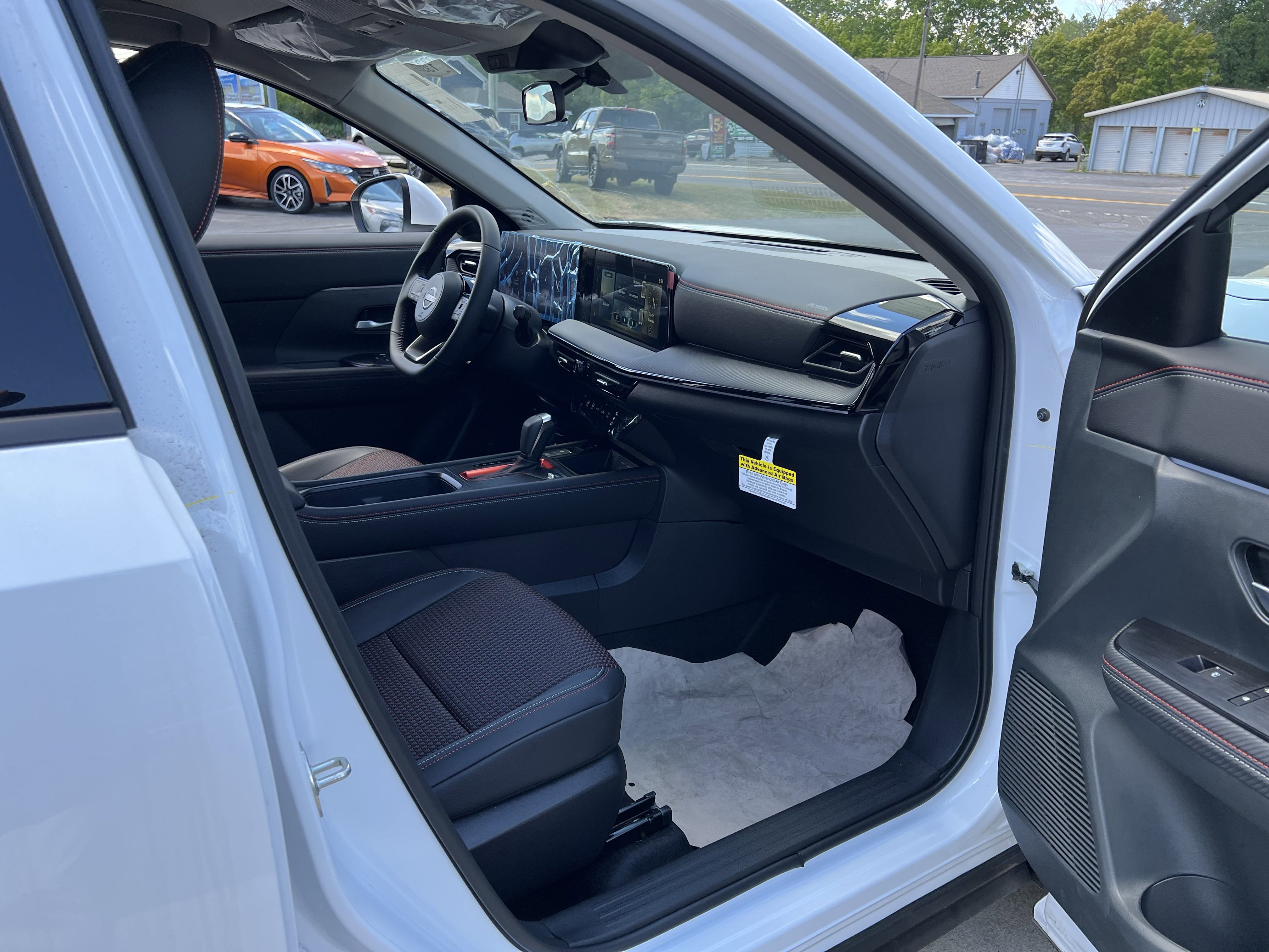 New 2025 Nissan Kicks SR image 13