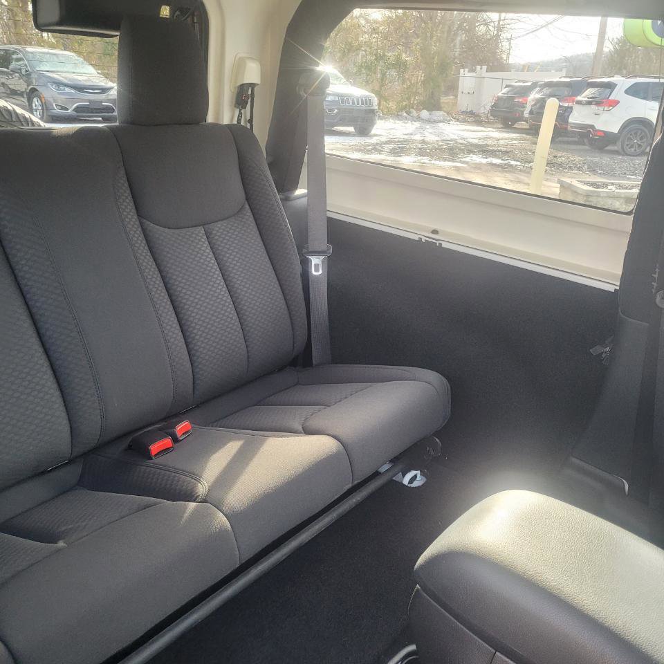 Used 2015 Jeep Wrangler Sport w/ Quick Order Package 24S AWD/4WD image 25