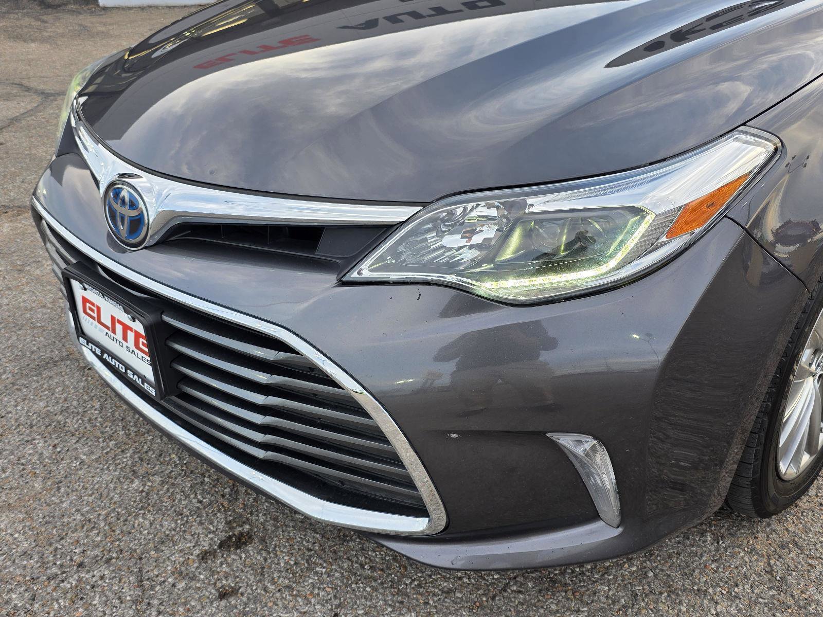 Used 2018 Toyota Avalon Limited image 45