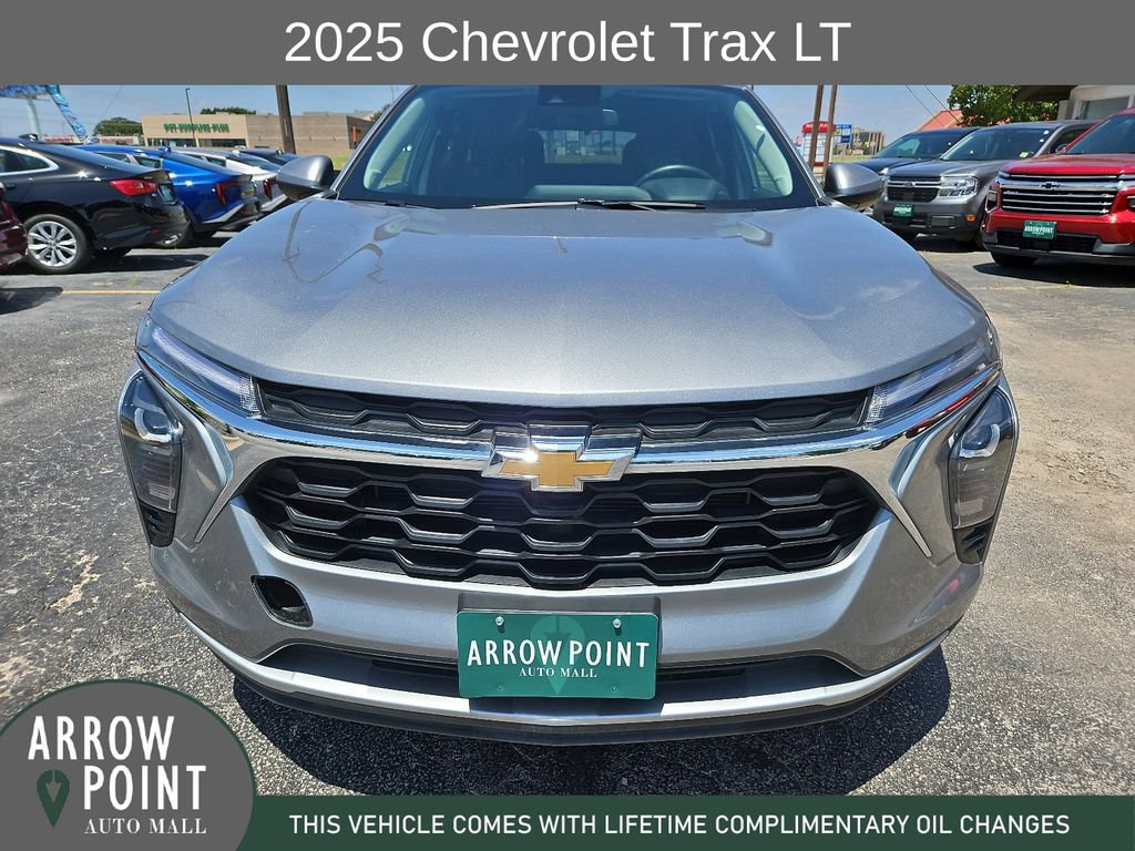 Used 2025 Chevrolet Trax LT w/ LT Convenience Package FWD image 3