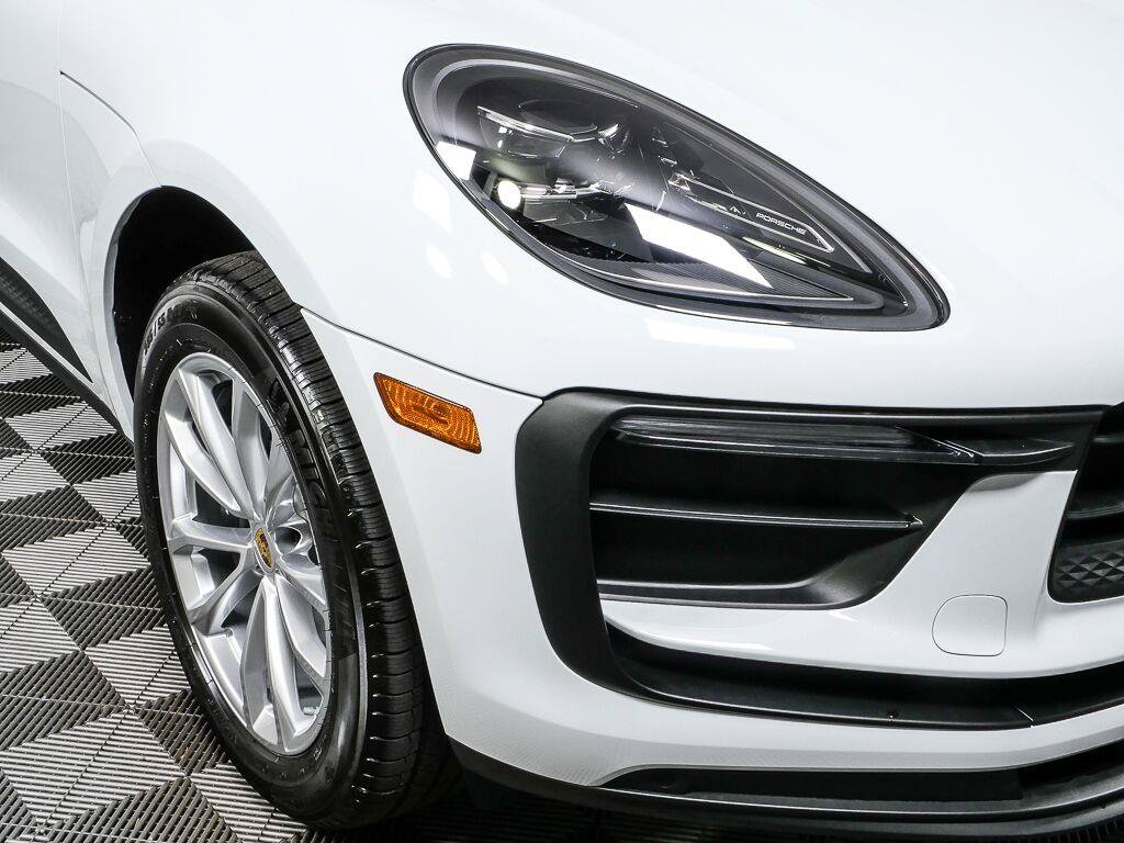 Certified 2026 Porsche Macan Turbo AWD/4WD image 38