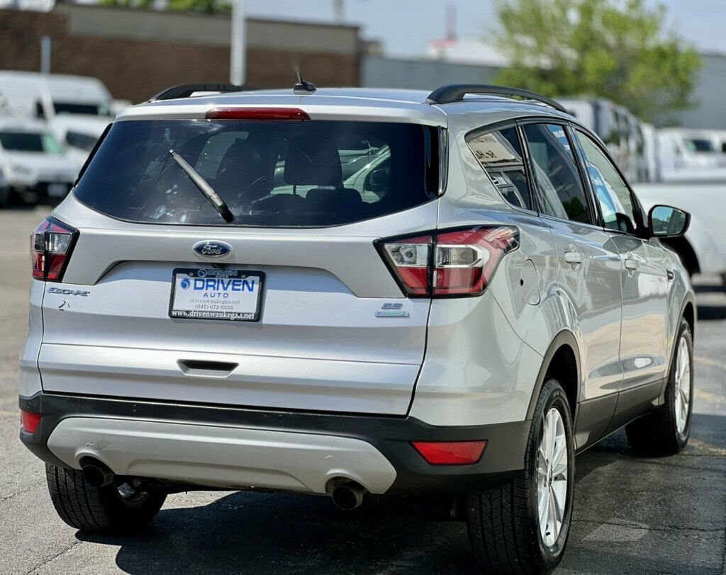Used 2017 Ford Escape SE w/ Equipment Group 201A FWD image 5