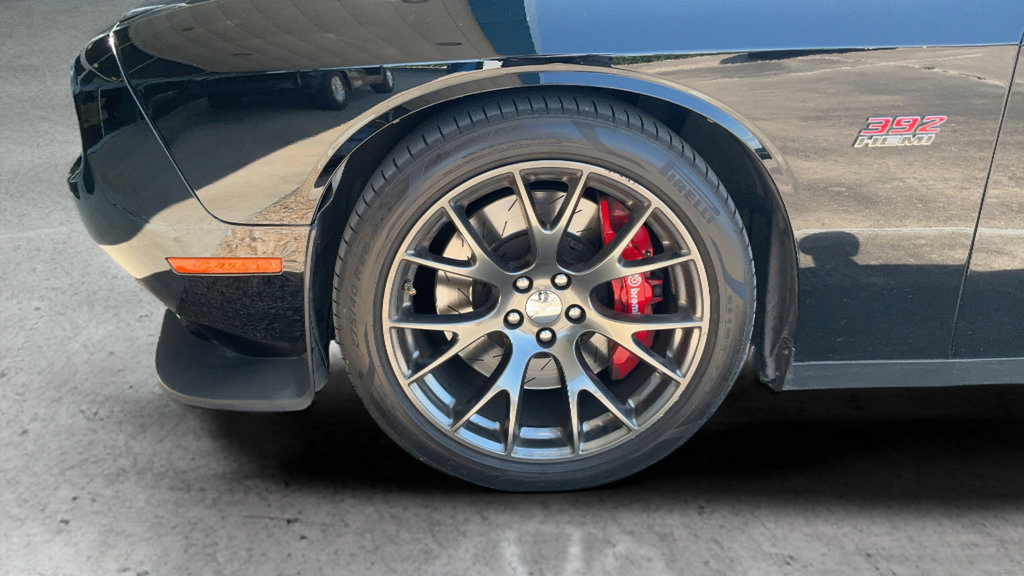 Used 2015 Dodge Challenger SRT w/ Technology Group RWD image 22