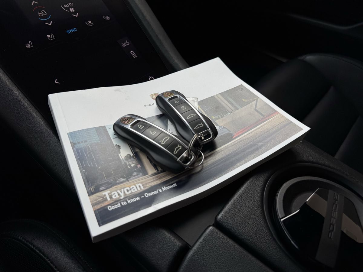 Used 2020 Porsche Taycan 4S AWD/4WD image 31