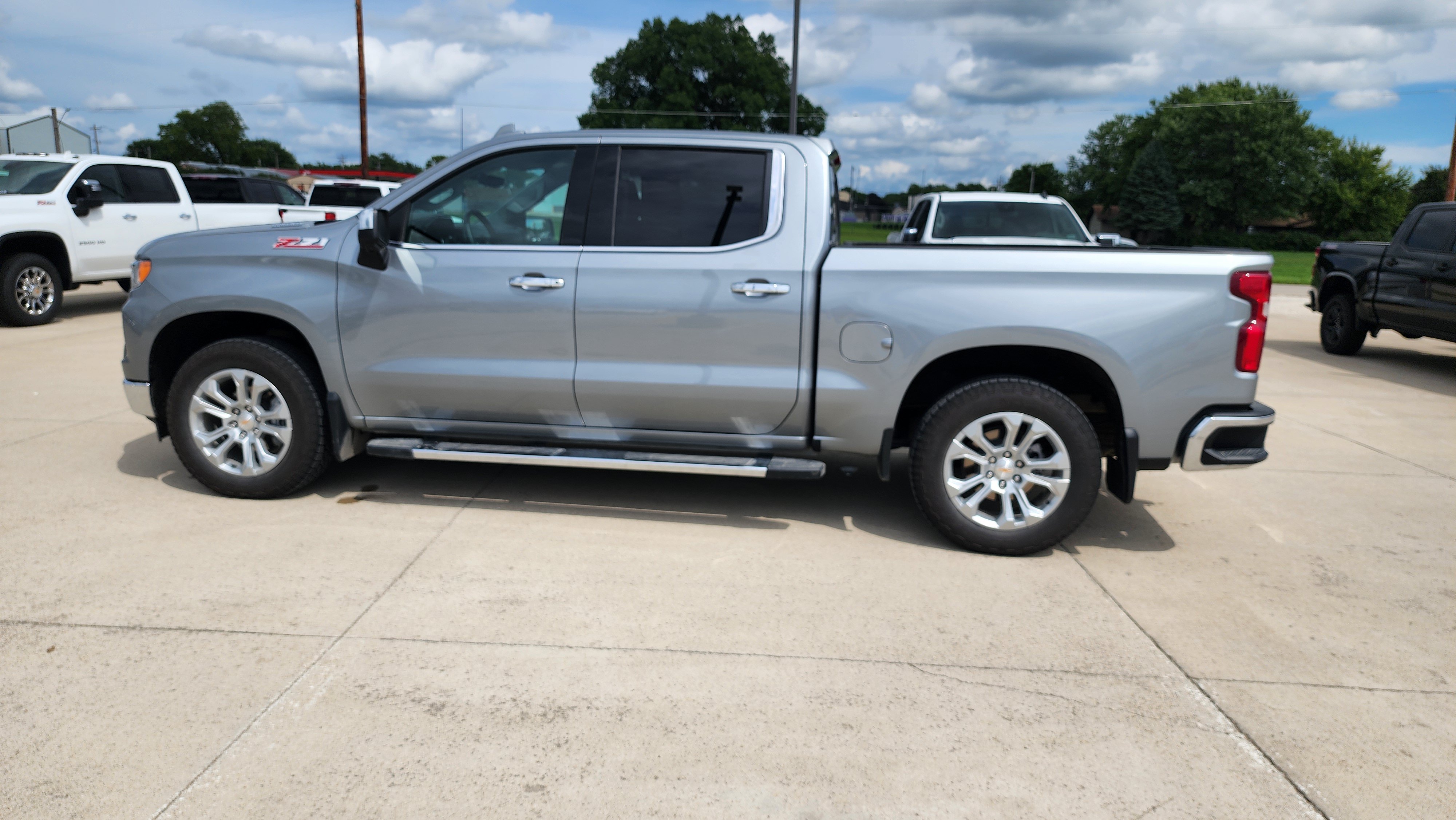 Certified 2025 Chevrolet Silverado 1500 LTZ w/ Technology Package AWD/4WD image 6