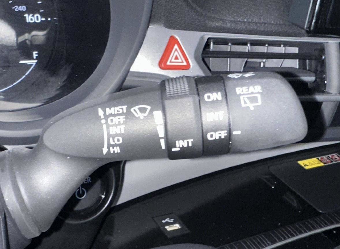 Used 2025 Toyota Sienna LE image 29