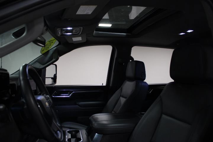 Used 2024 Chevrolet Silverado 2500 LTZ w/ LTZ Convenience Package image 3