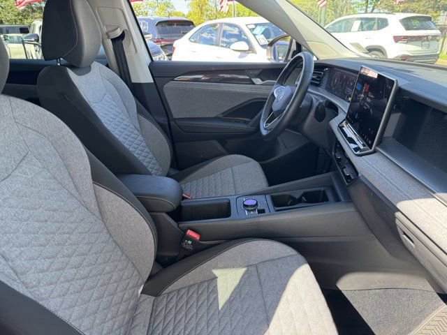 Used 2025 Volkswagen Tiguan S AWD/4WD image 30