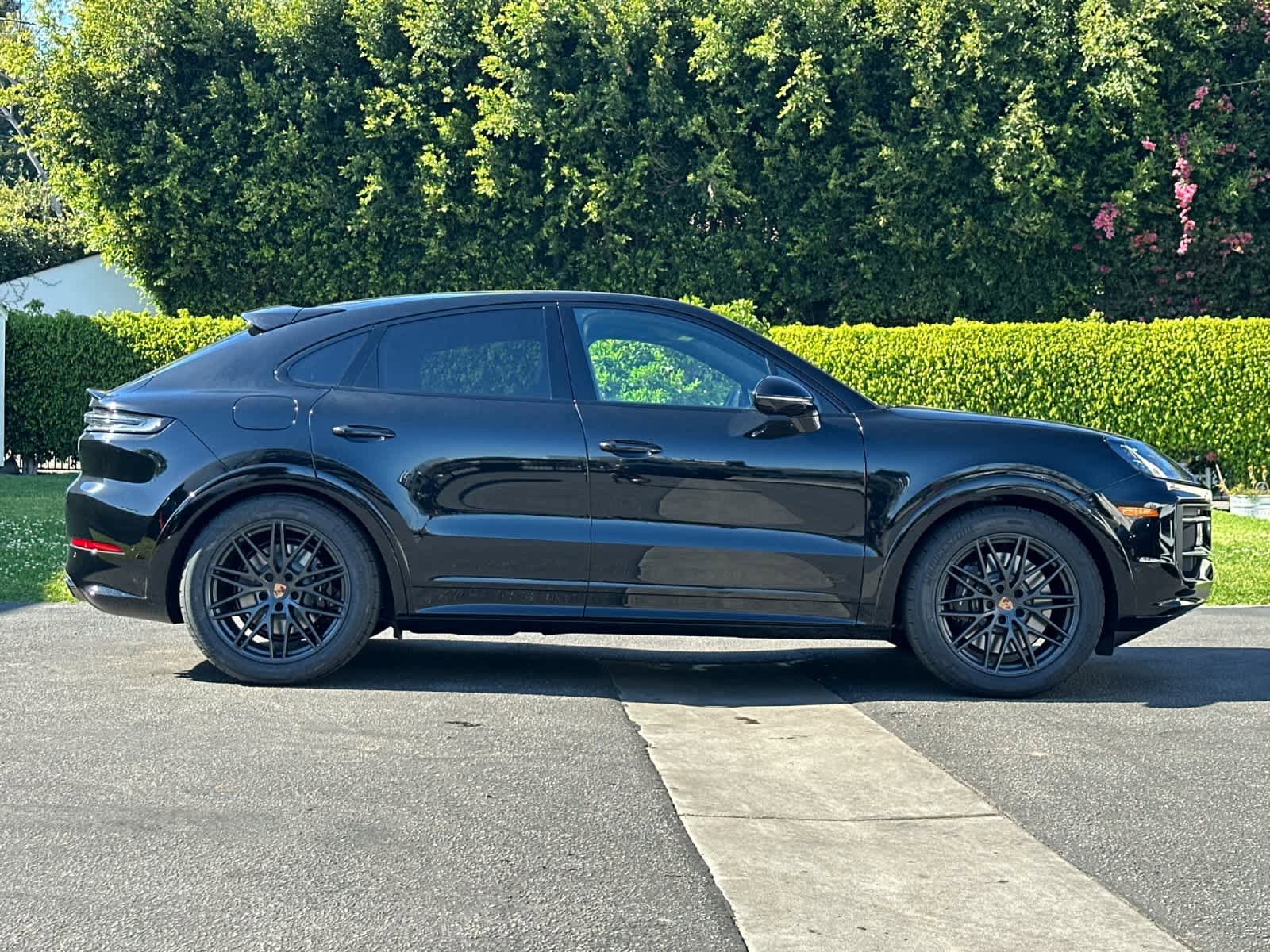 New 2026 Porsche Cayenne GTS AWD/4WD image 9