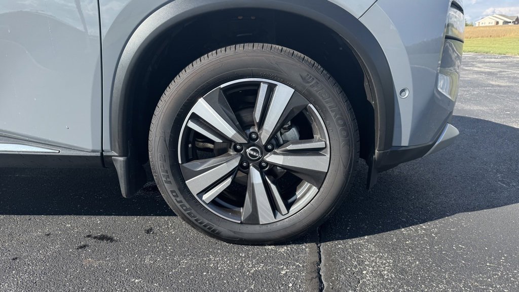 Used 2022 Nissan Rogue Platinum w/ Head-Up Display Package image 34