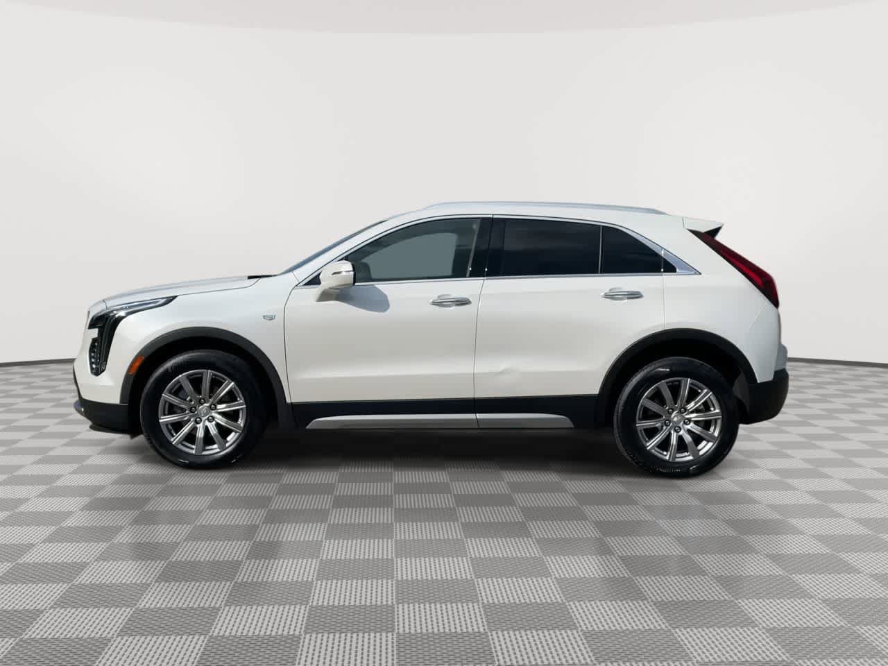 Certified 2023 Cadillac XT4 Premium Luxury w/ Technology Package AWD/4WD image 5