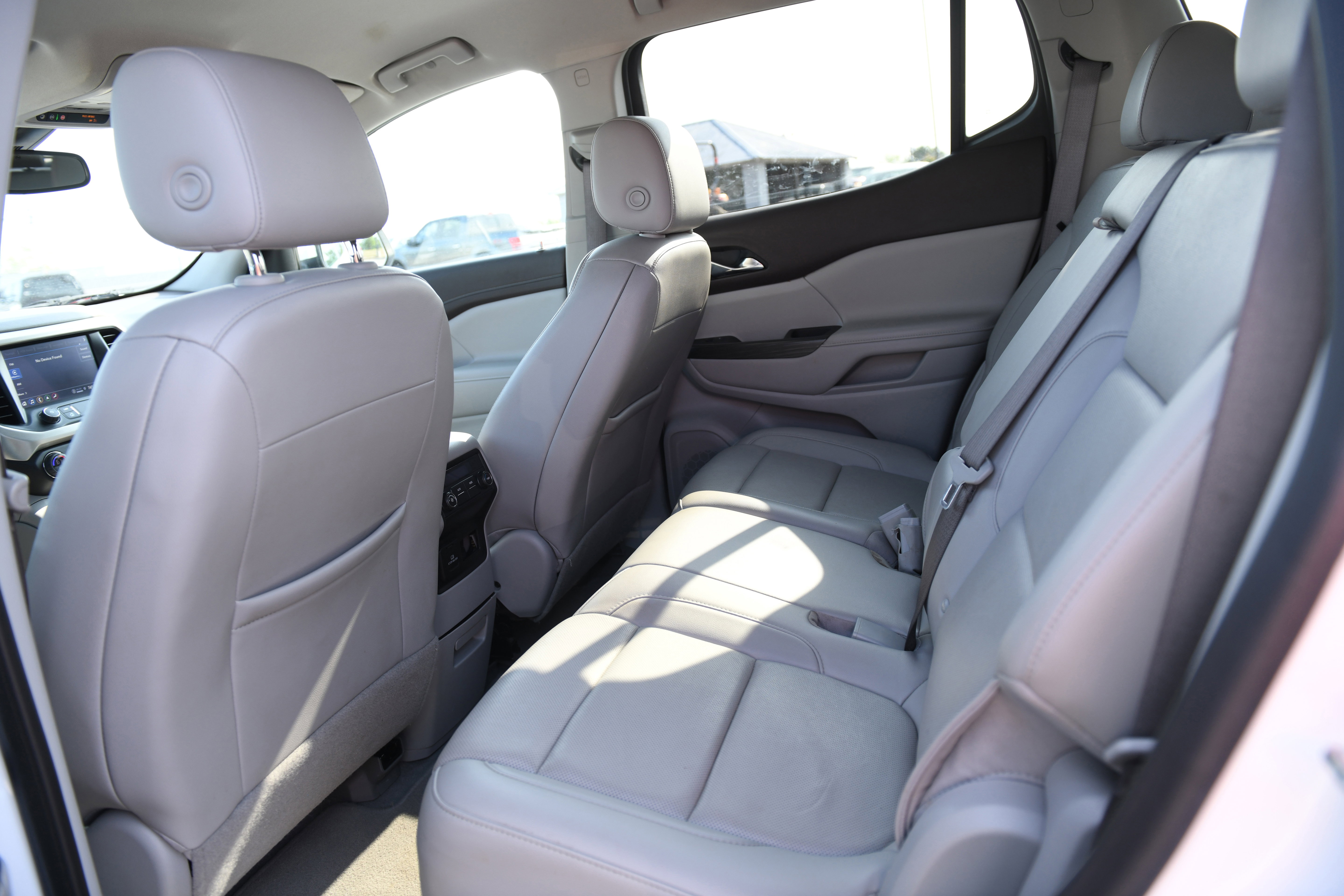 Used 2023 GMC Acadia SLT FWD image 12
