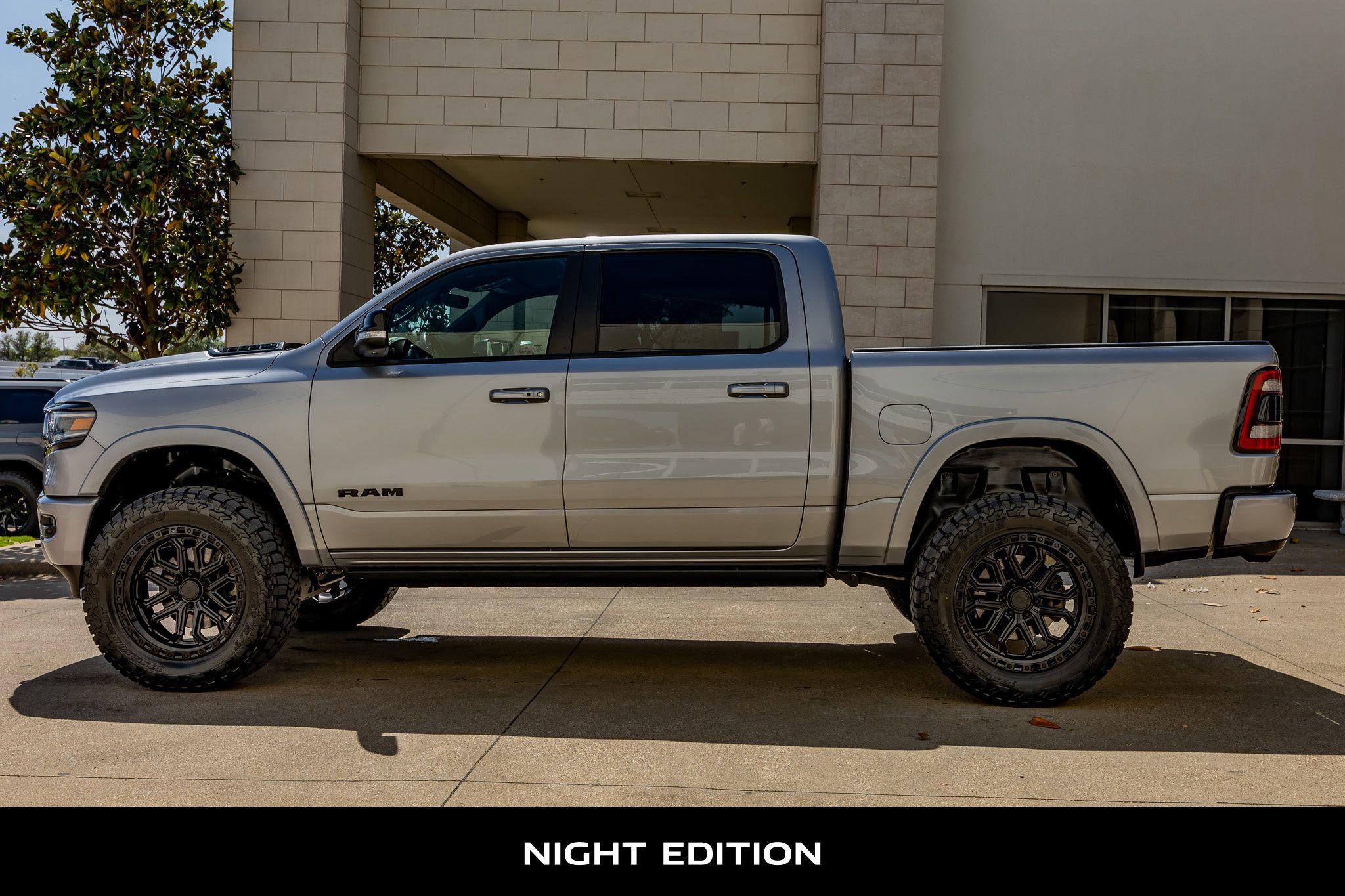 Used 2022 RAM 1500 Limited w/ Night Edition AWD/4WD image 6