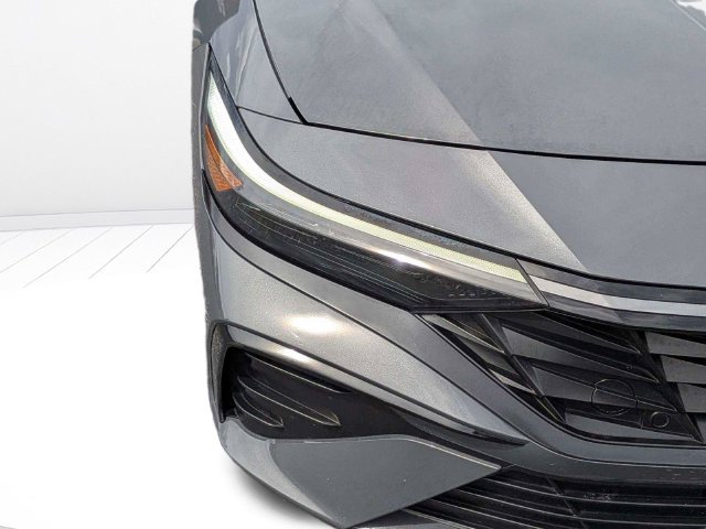Used 2025 Hyundai Elantra Limited FWD image 9