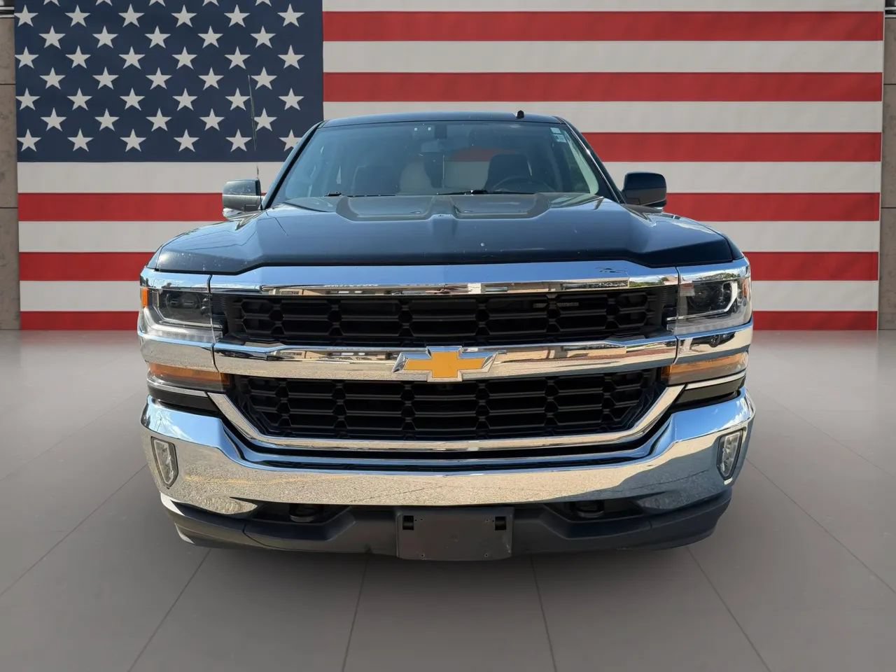 Used 2018 Chevrolet Silverado 1500 LT w/ All Star Edition AWD/4WD image 2