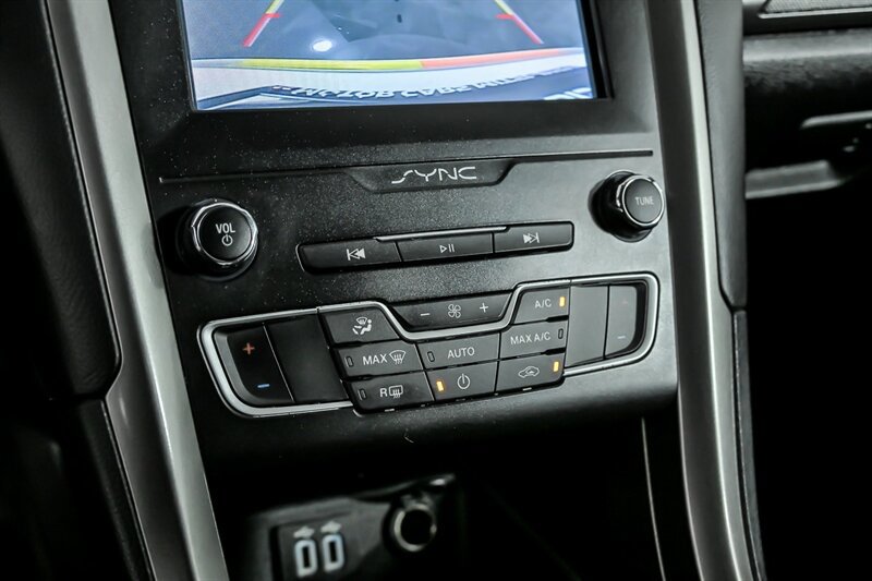 Used 2019 Ford Fusion SE FWD image 27