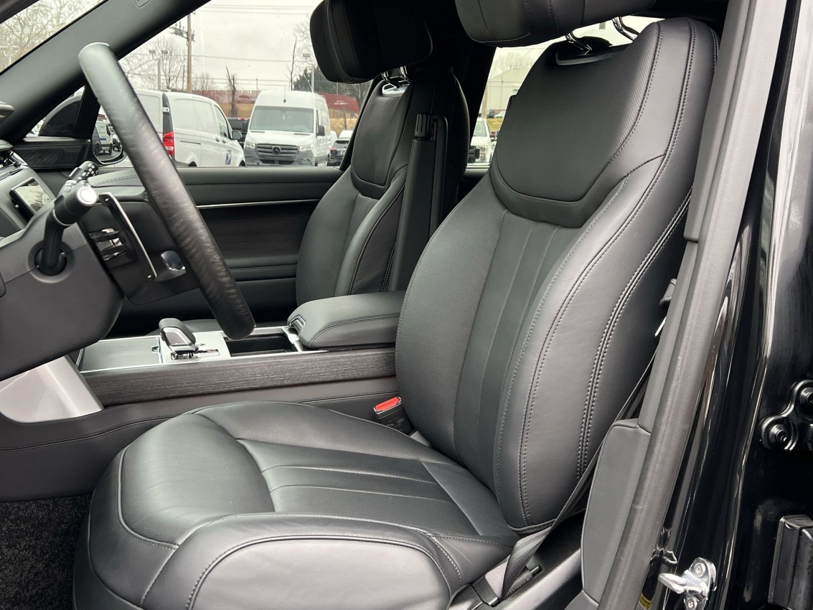 Used 2025 Land Rover Range Rover Autobiography image 11