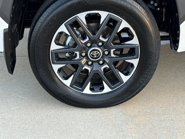 Used 2024 Toyota Tundra Limited AWD/4WD image 11