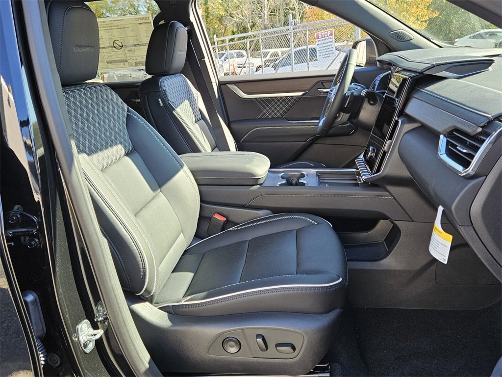 New 2025 GMC Acadia Denali image 13