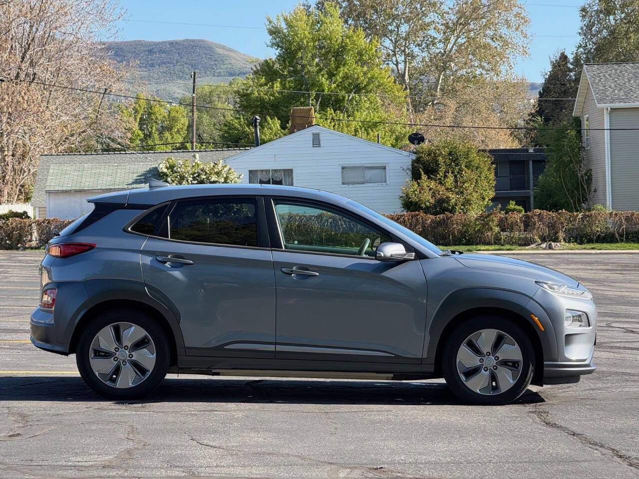 Used 2021 Hyundai Kona Limited w/ Cargo Package FWD image 4
