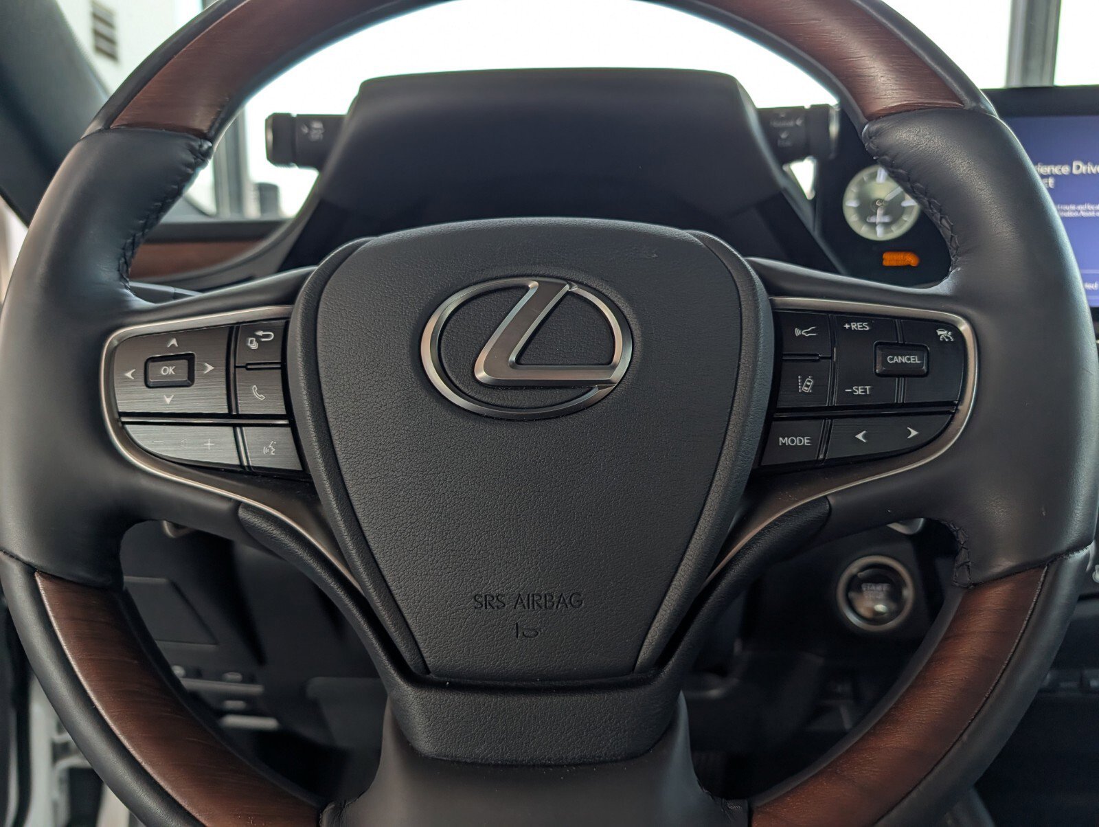 Used 2023 Lexus ES 350 Ultra Luxury w/ Accessory Package (Z2) image 17