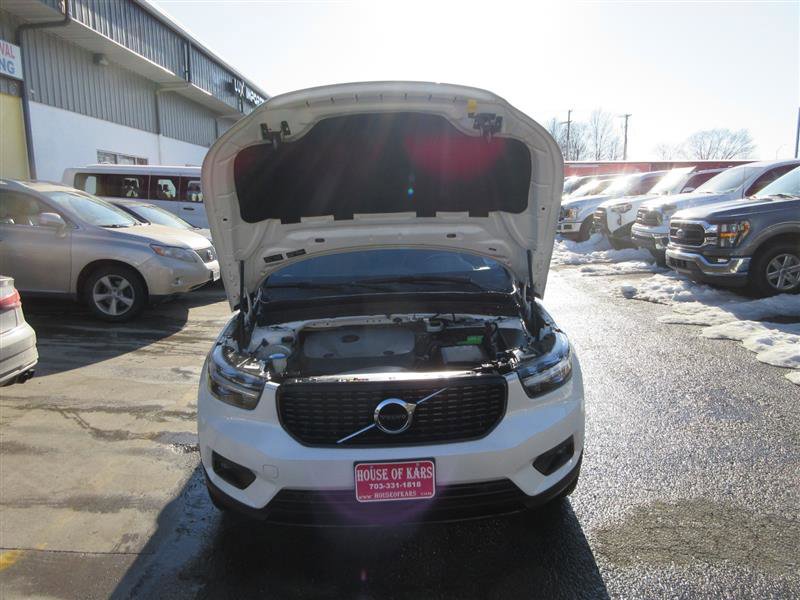 Used 2019 Volvo XC40 T4 R-Design image 35