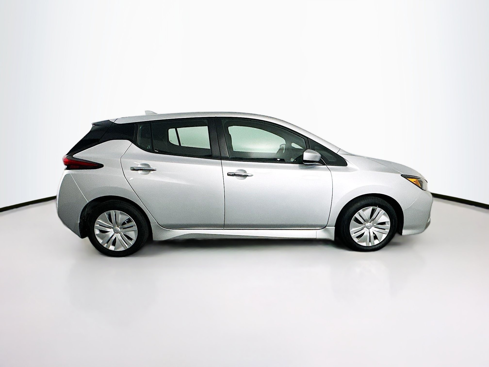 Used 2024 Nissan Leaf S FWD image 10