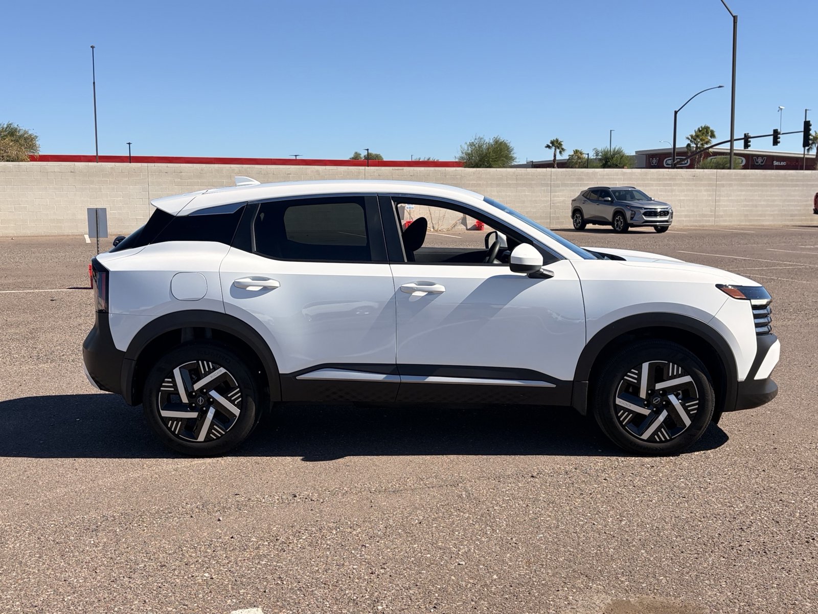 Used 2025 Nissan Kicks SV FWD image 5