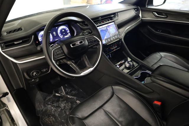 Used 2024 Jeep Grand Cherokee L Limited w/ Luxury Tech Group II image 11