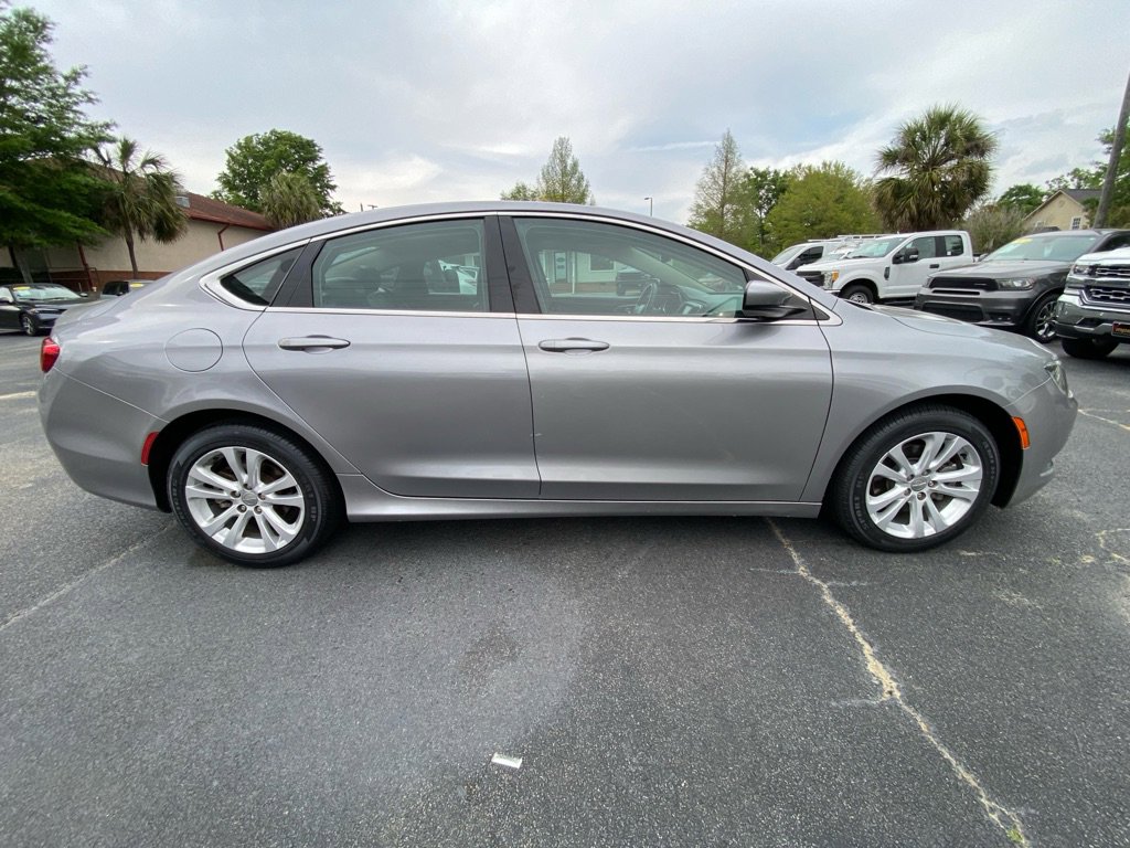 Used 2017 Chrysler 200 Limited Platinum FWD image 5