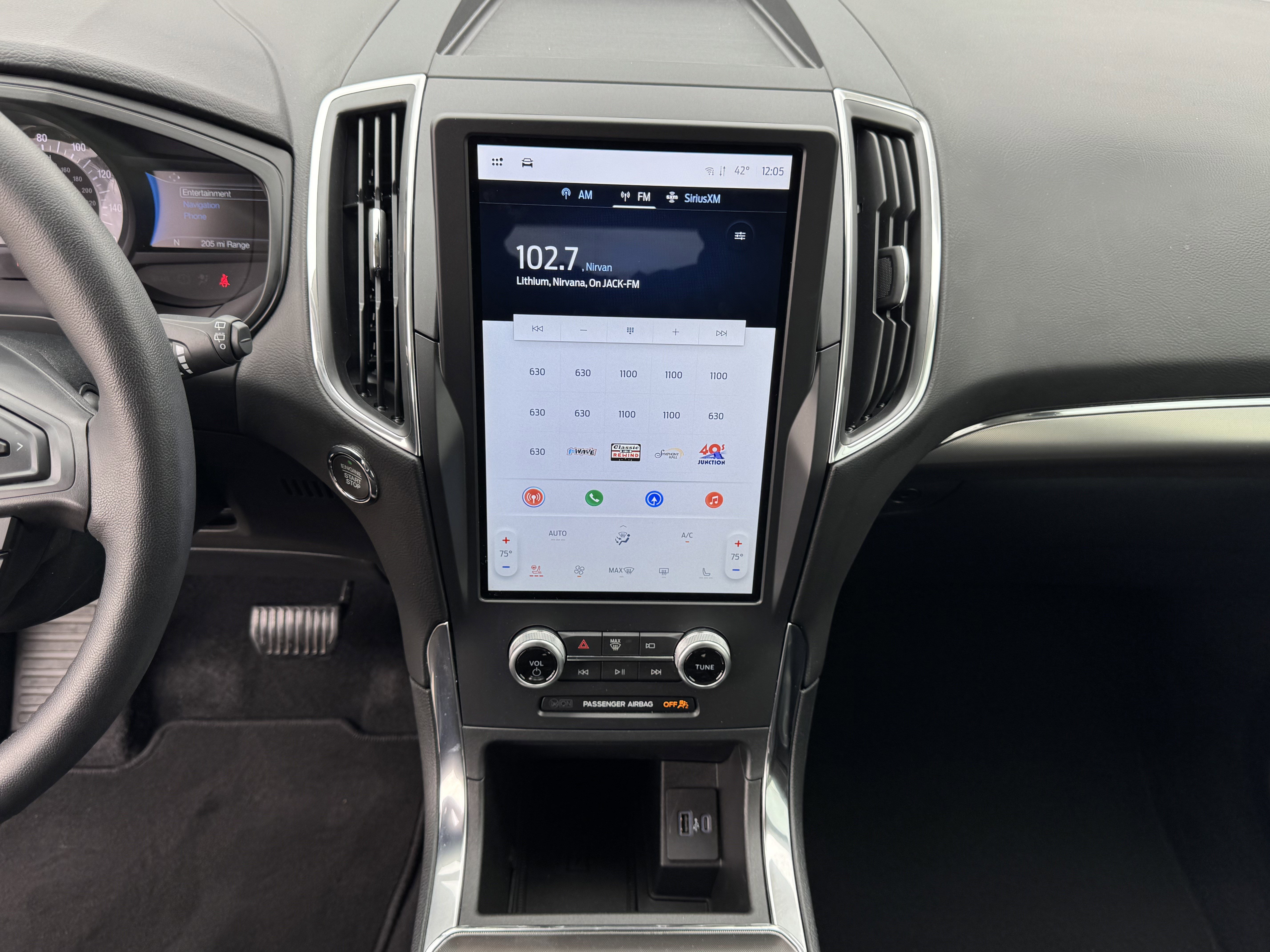 Certified 2022 Ford Edge Titanium w/ Equipment Group 301A image 21