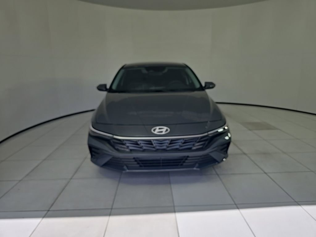 New 2026 Hyundai Elantra SE FWD video 2