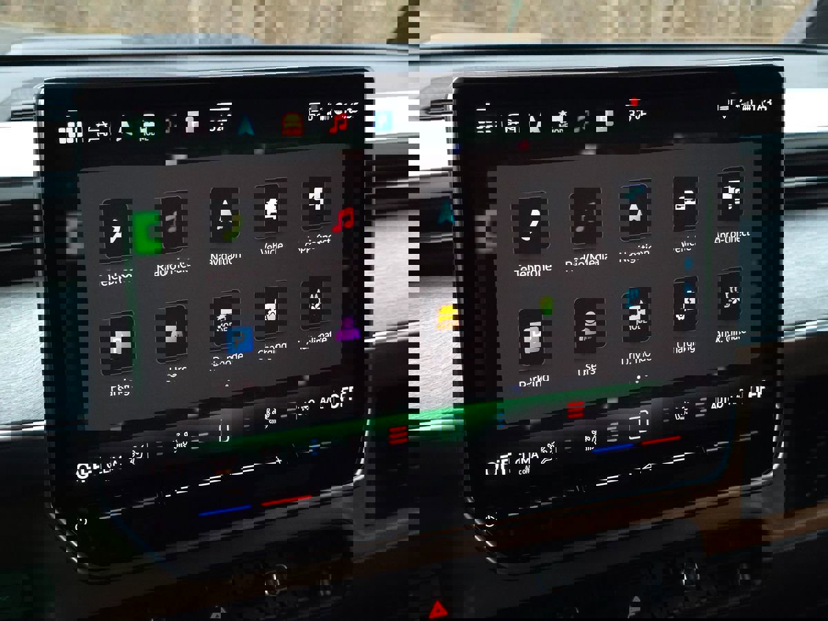 Used 2025 Volkswagen ID. Buzz Pro S image 39