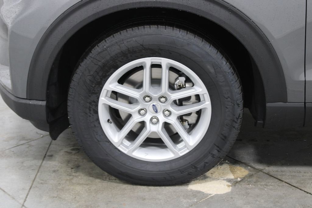 New 2026 Ford Explorer Active RWD image 18