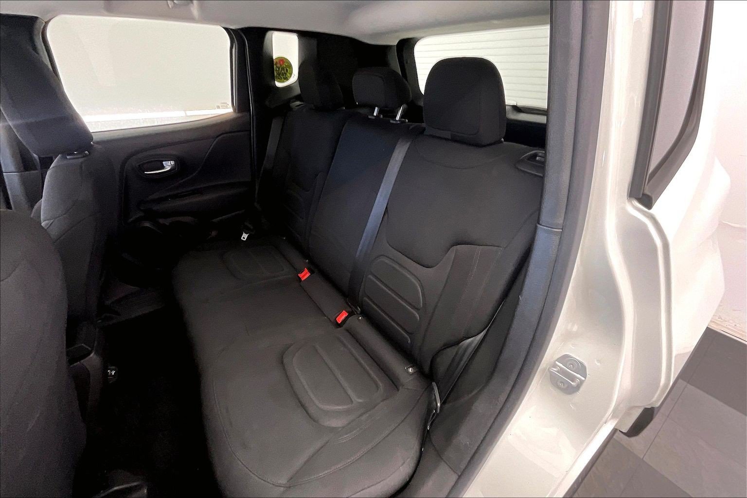 Used 2022 Jeep Renegade Latitude AWD/4WD image 18
