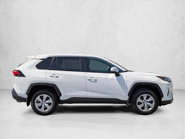 Used 2022 Toyota RAV4 LE AWD/4WD image 4