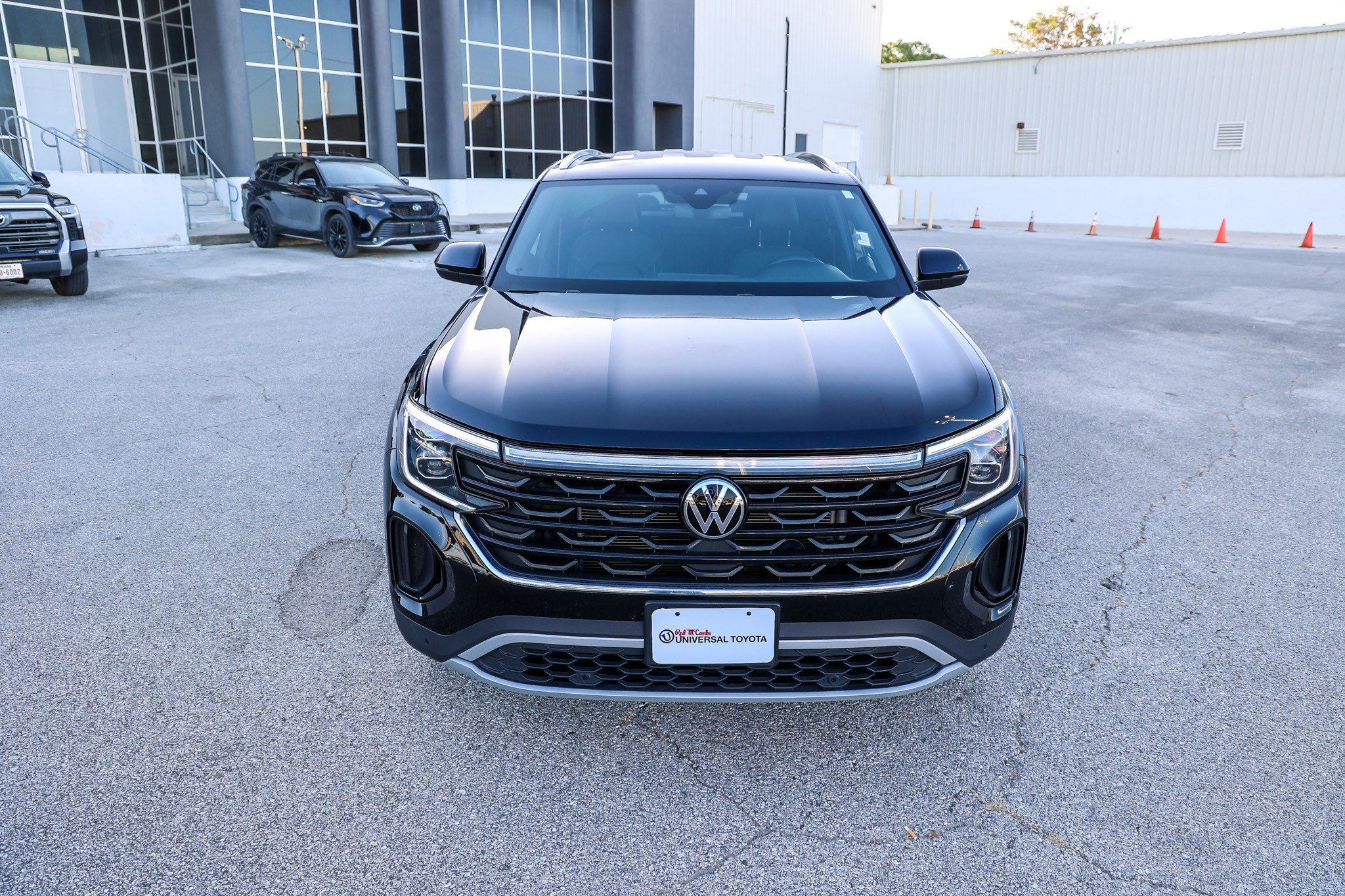 Used 2025 Volkswagen Atlas Cross Sport SE AWD/4WD image 4