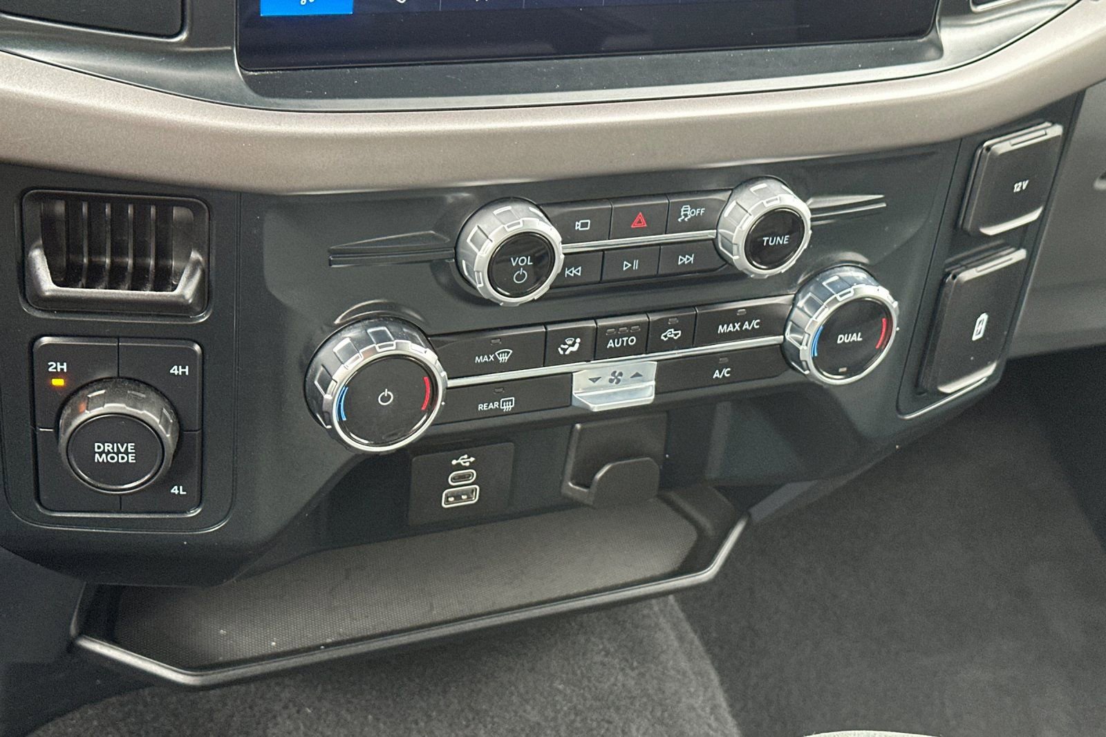 Used 2025 Ford F150 XLT w/ Equipment Group 301A Standard image 19