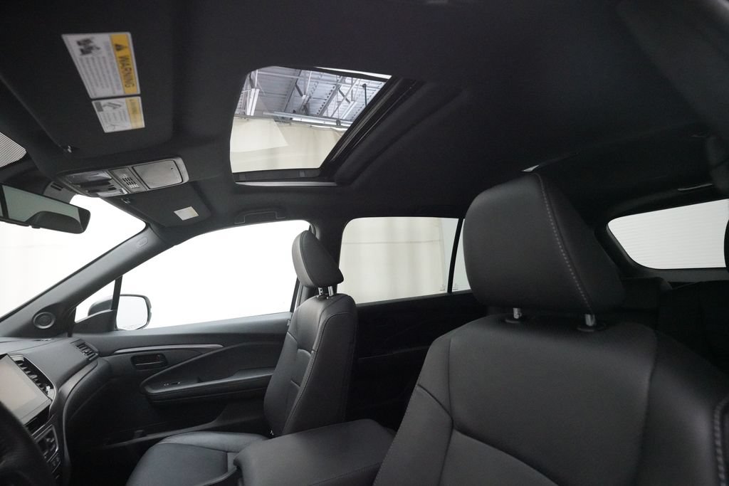 Certified 2025 Honda Passport EX-L image 32