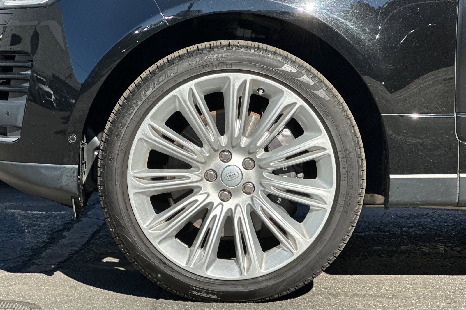 Used 2020 Land Rover Range Rover HSE image 13