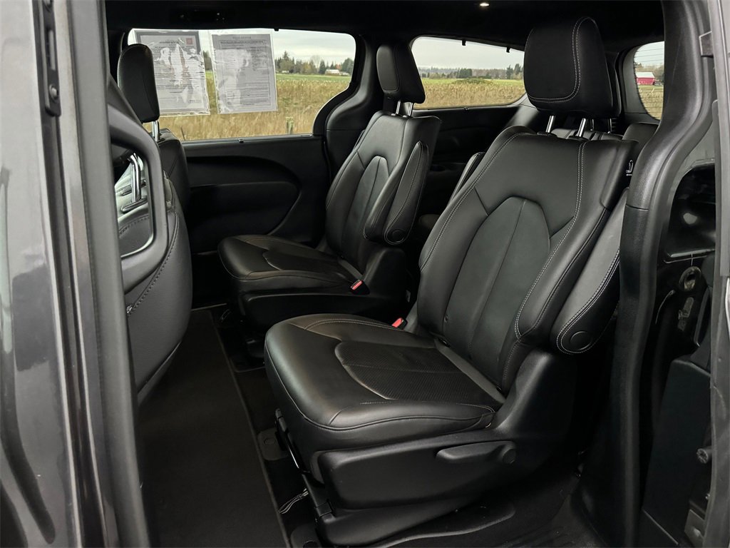 Used 2020 Chrysler Pacifica Touring-L w/ S Appearance Package image 23