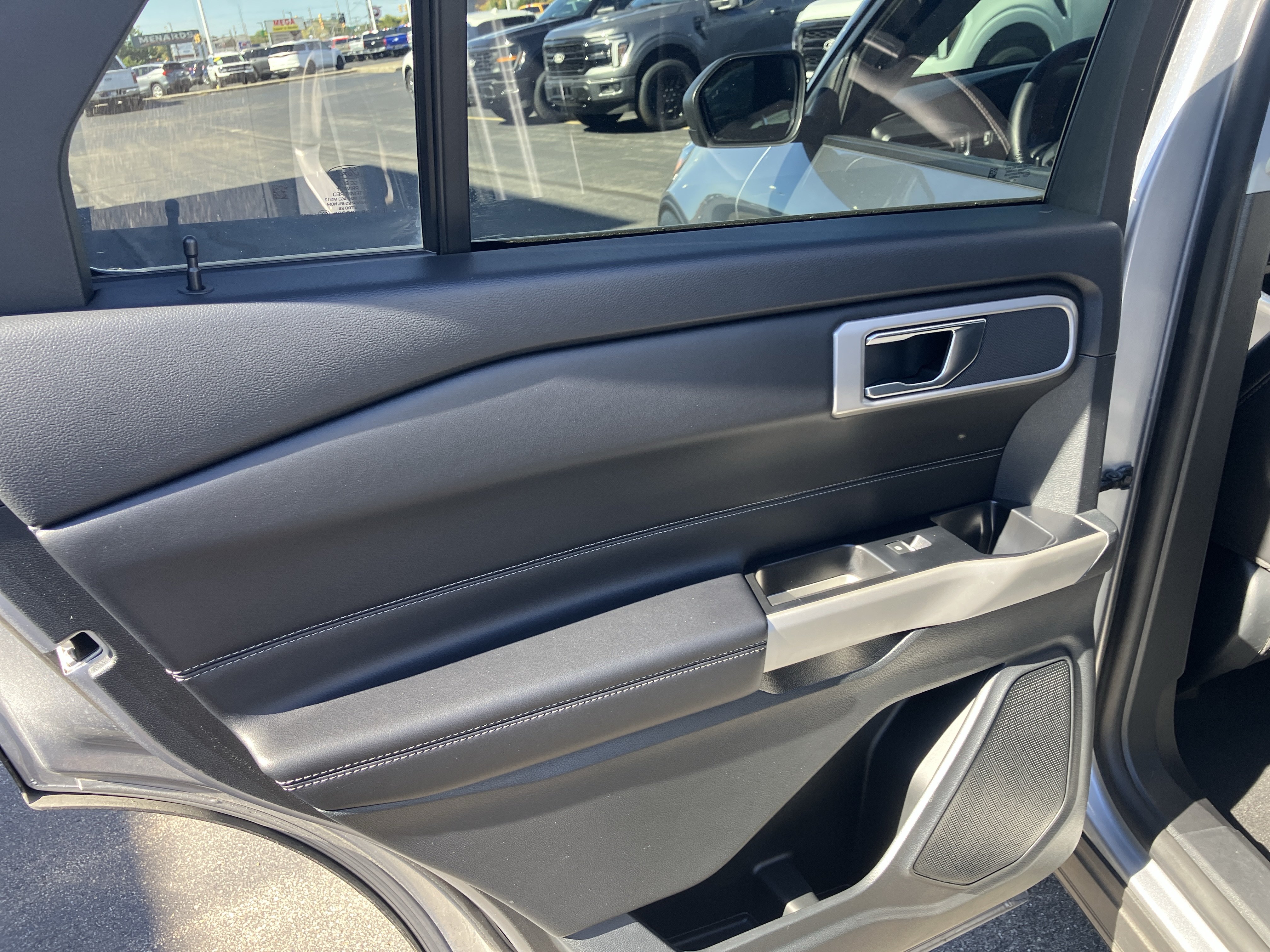 Used 2021 Ford Explorer XLT w/ Equipment Group 202A AWD/4WD image 12