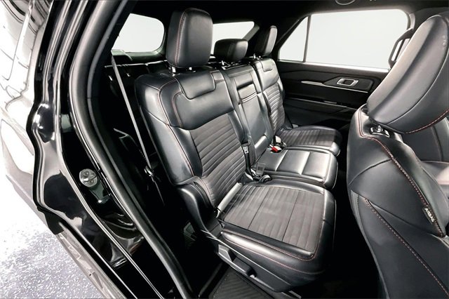 Used 2025 Ford Explorer ST-Line w/ ST-Line Street Pack image 25