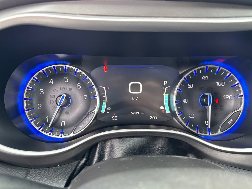 Used 2024 Chrysler Pacifica Touring-L FWD image 16