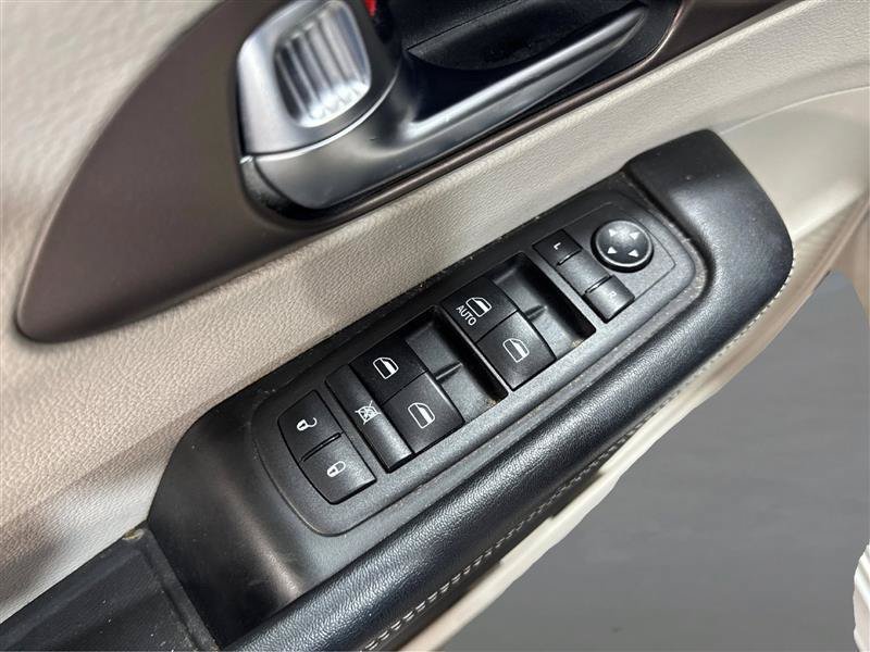 Used 2021 Chrysler Voyager L FWD image 29