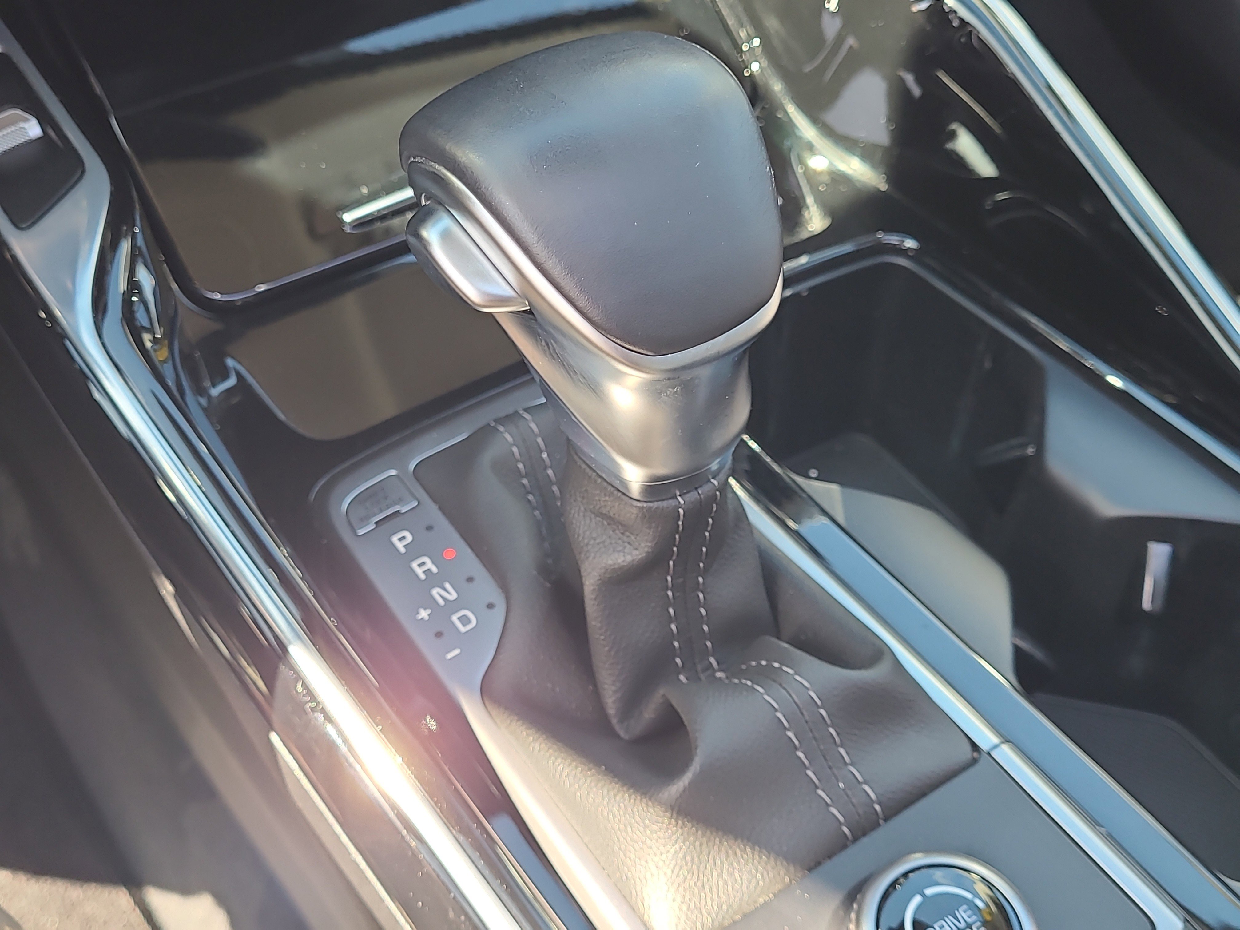 Used 2023 Kia Sorento SX image 29