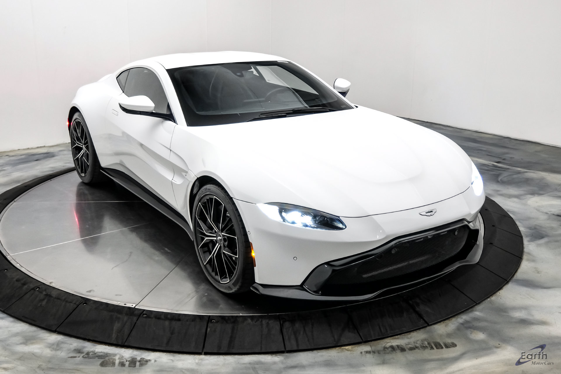 Used 2022 Aston Martin V8 Vantage Coupe RWD image 29